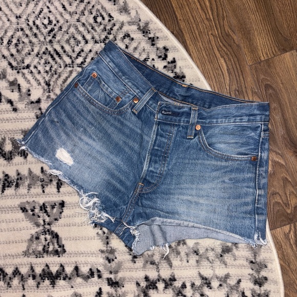 levi’s Shorts - Picture 1 of 2